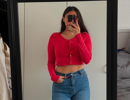 Gilet rouge style crop top tendance