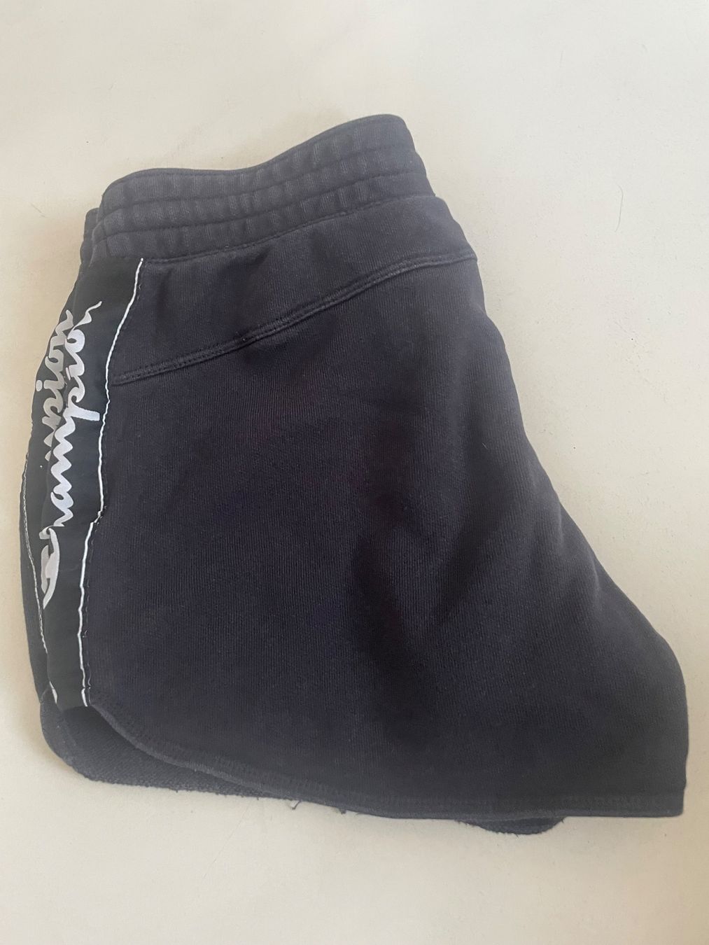 Champion Pantaloni: Champion Shorts – Usato da Minusio venduto da Pink222 3