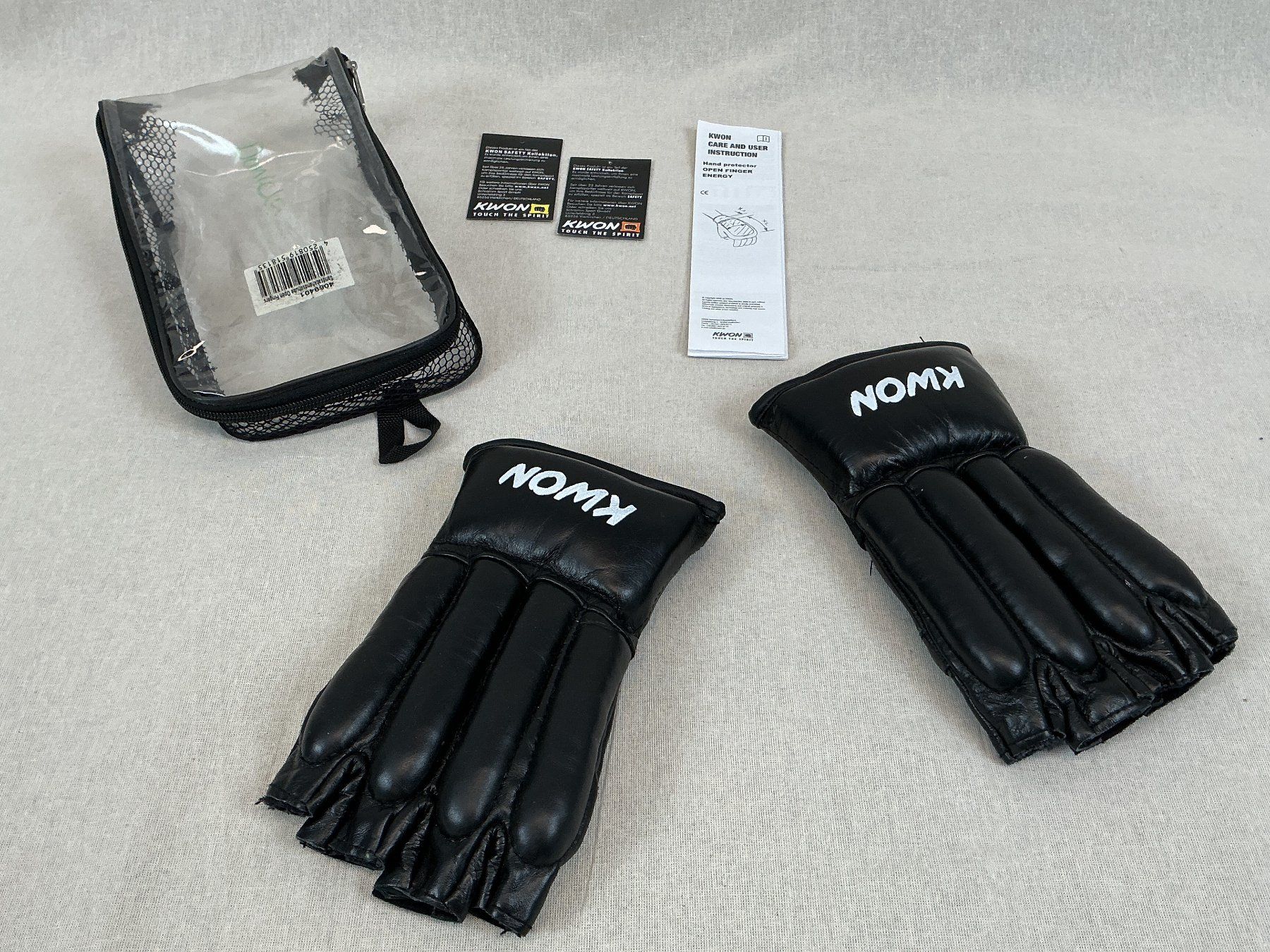 Guanti & manicotti: KWON Sandsack Handschuhe Open Fingers Gr. S – Usato da Richterswil venduto da Restwert_Richterswil