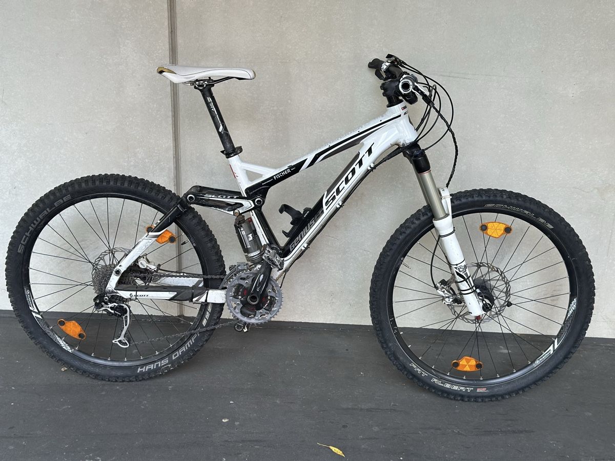Scott Velos: Scott Genius - Fully Mountainbike – Gebraucht aus Zürich von Gadgets2020