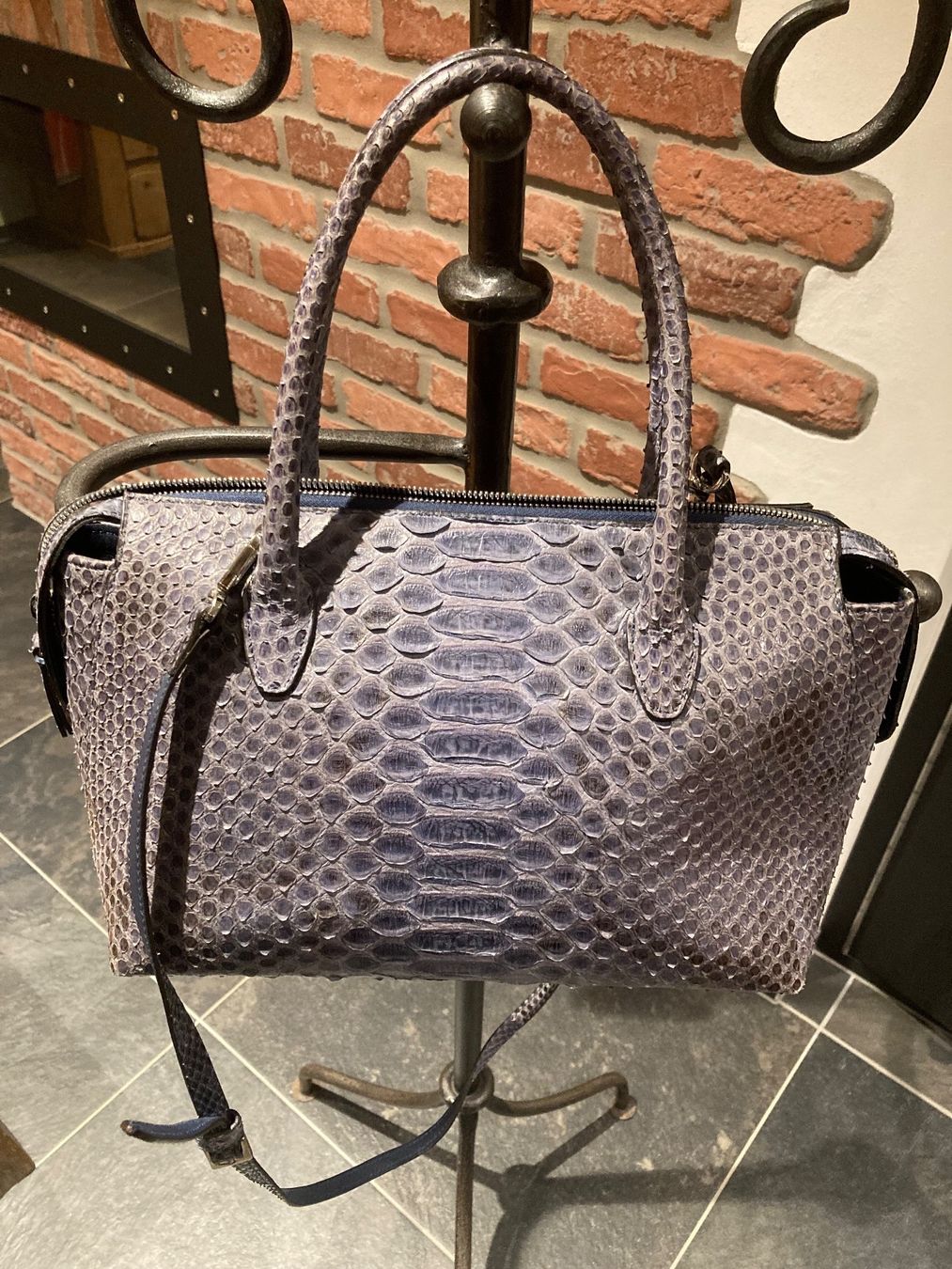 Taschen für Damen: Handtasche – Gebraucht aus Rorschach von Loonimuh