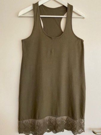 Spitzentop in der Farbe Schlamm, Gr. M