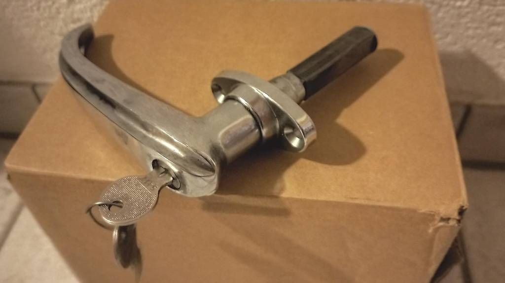 Tutti pezzi di ricambio auto: Türgriff Oldtimer geschwungen Chrom – Usato da Sarmenstorf venduto da 17m_P3