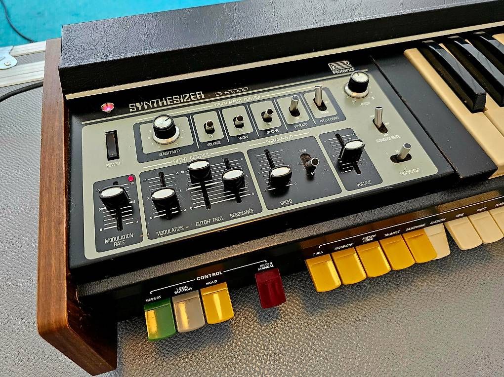 Roland Musikinstrumente: Roland SH 2000 Vintage Analog Synthesizer – Defekt aus Zürich von  2