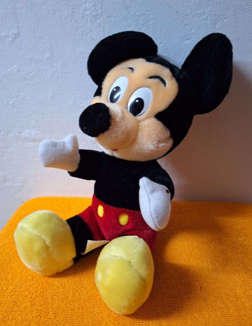 Disney Giocattoli: Original Diesneyland Mickey Mouse Plüschfigur / ca. 27cm – Usato da Muri AG venduto da spezielle_geschenke 2