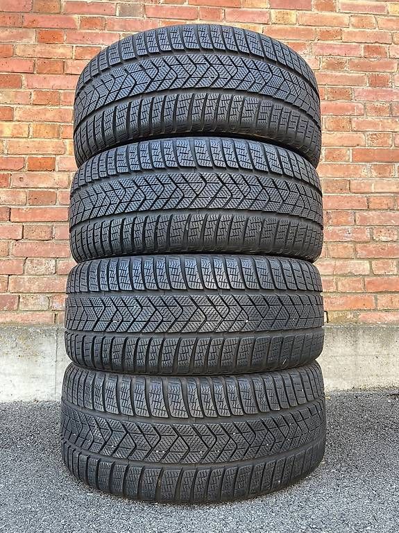 Pneus & Kompletträder: 235/40/19 Pirelli Winterreifen  – Gebraucht aus Frasnacht von nobloff 2