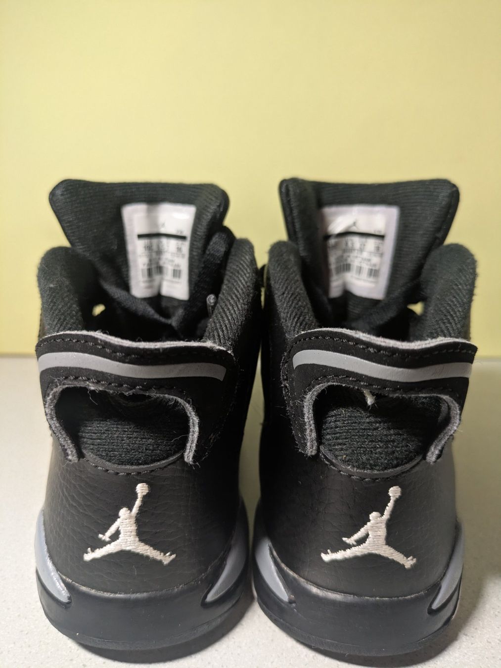 Jordan Scarpe da uomo: Air Jordan 6 Retro Black Grey Gr. 27 – Usato da Bubikon venduto da el-ectronico 1