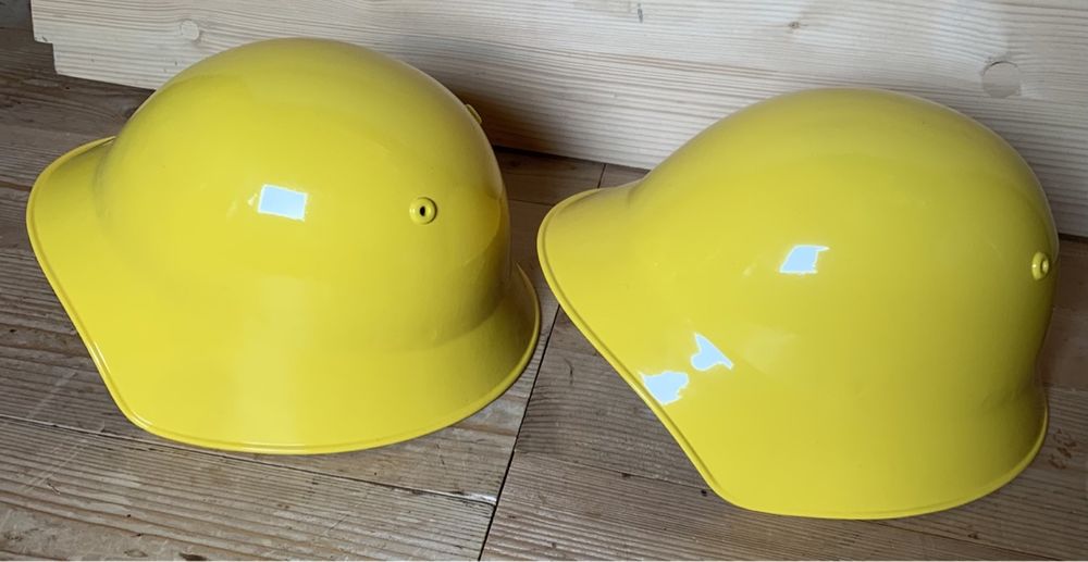 2 Stahlhelme vom Zivilschutz 2