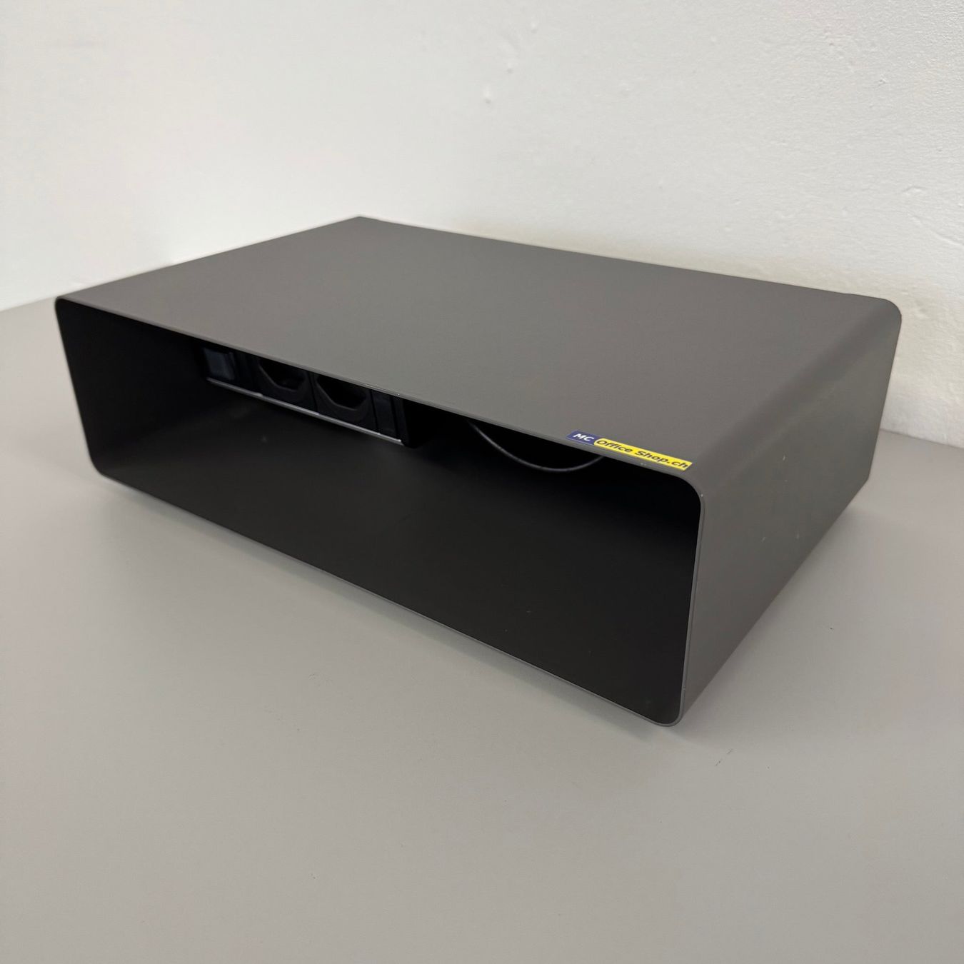 Racks & Cavalletti: Lista Office Plug Ablagefach 546x246mm - Anthrazit – Usato da Schönenwerd venduto da mcofficeshop 2