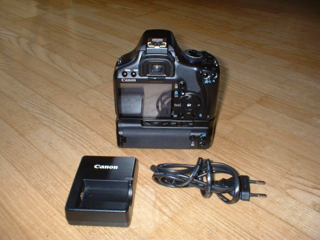 Canon Fotocamera: Canon EOS 450 D Body + Akkugriff – Usato da Brüttisellen venduto da fsi_85x7 1