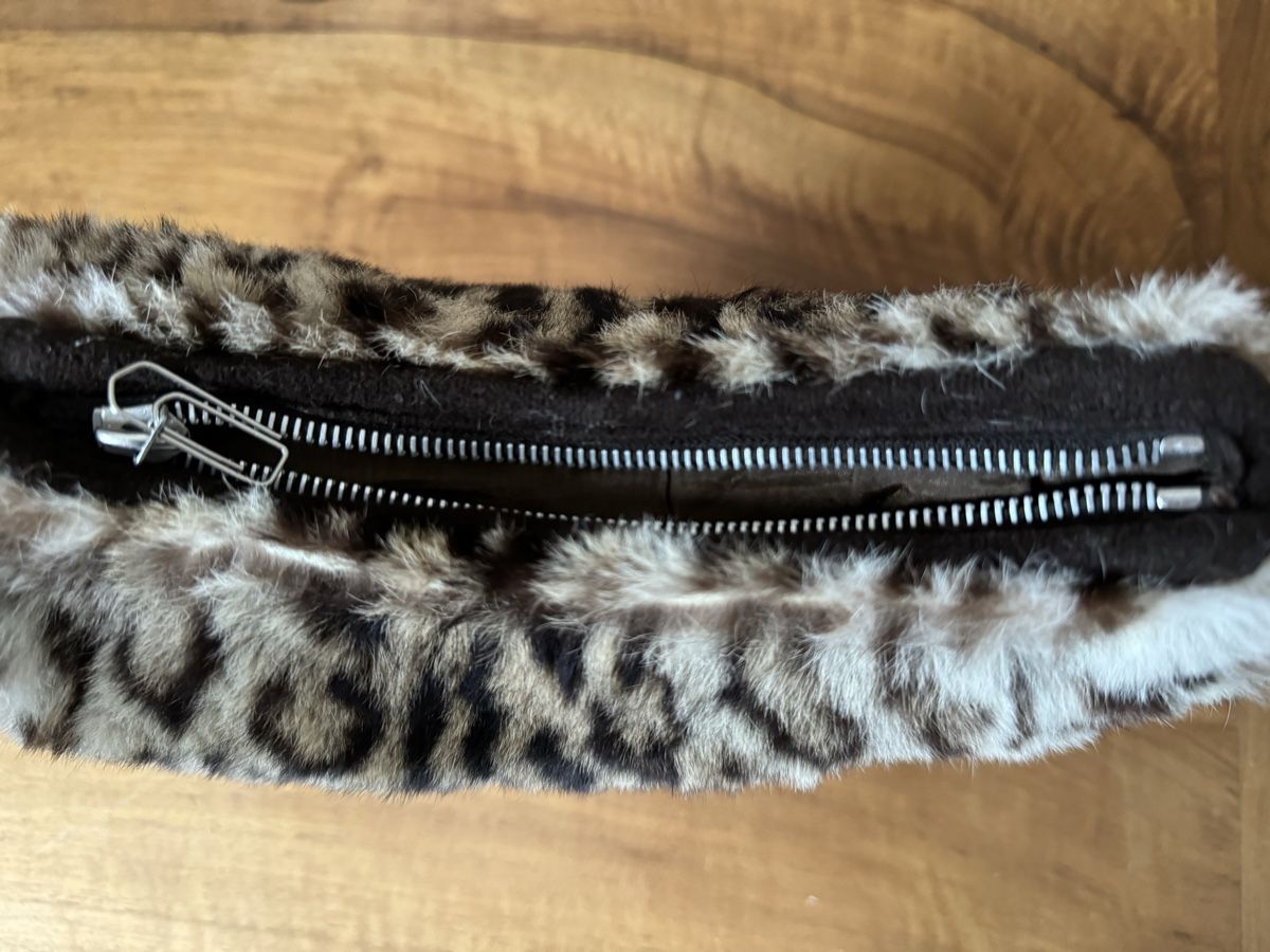 Borse da donna: Winter Accessoire: Muff aus echtem Leopardfell, Vintage! – Usato da Lanzenhäusern venduto da Galaa 3