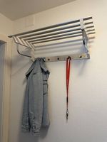 Moderne Metall-Wandgarderobe mit Ablage und 5 Haken