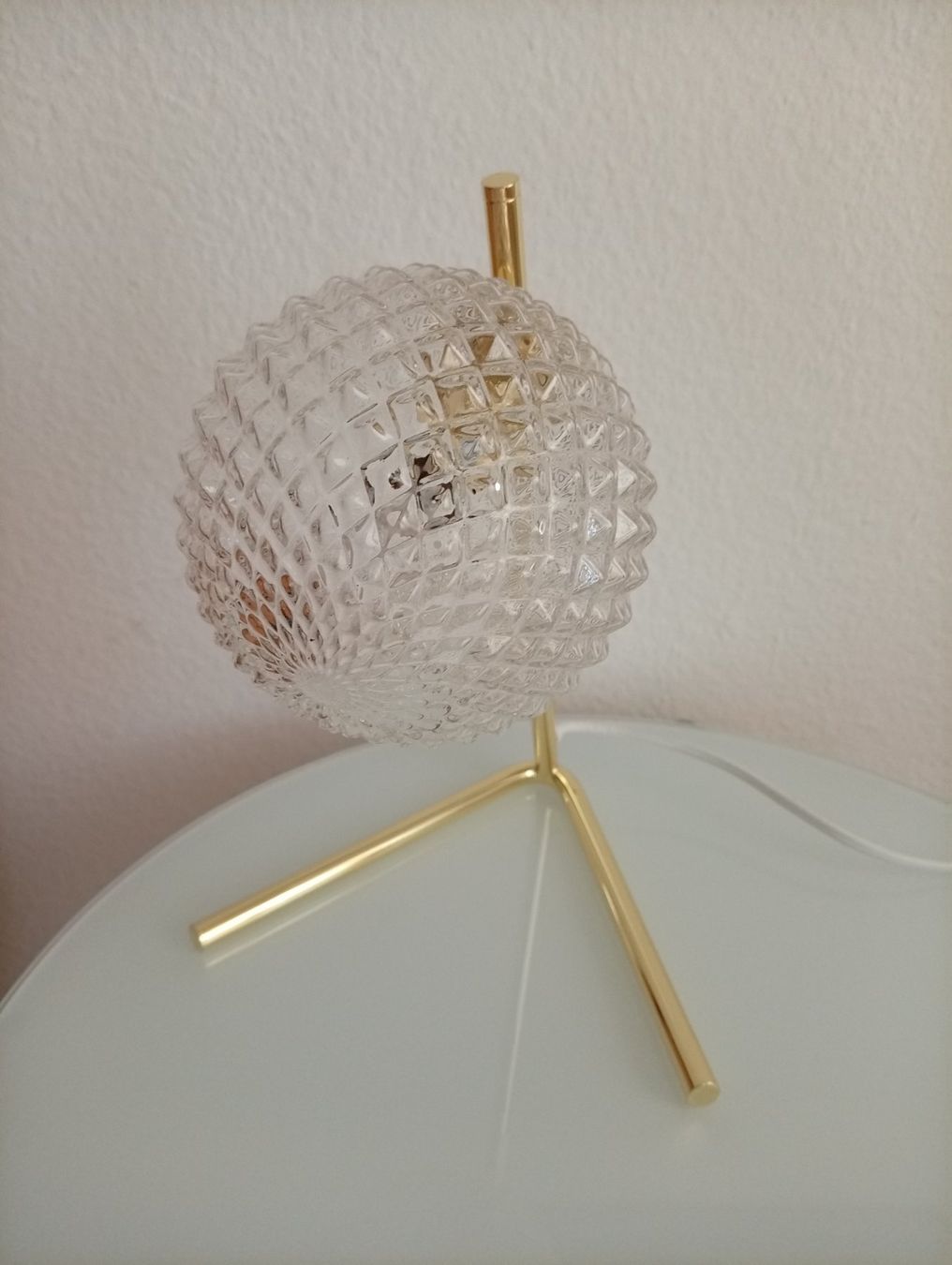 Lampade: Sehr schöne, elegante Tischlampe mit Glaskugel – Usato da Luzern venduto da Seri4 2