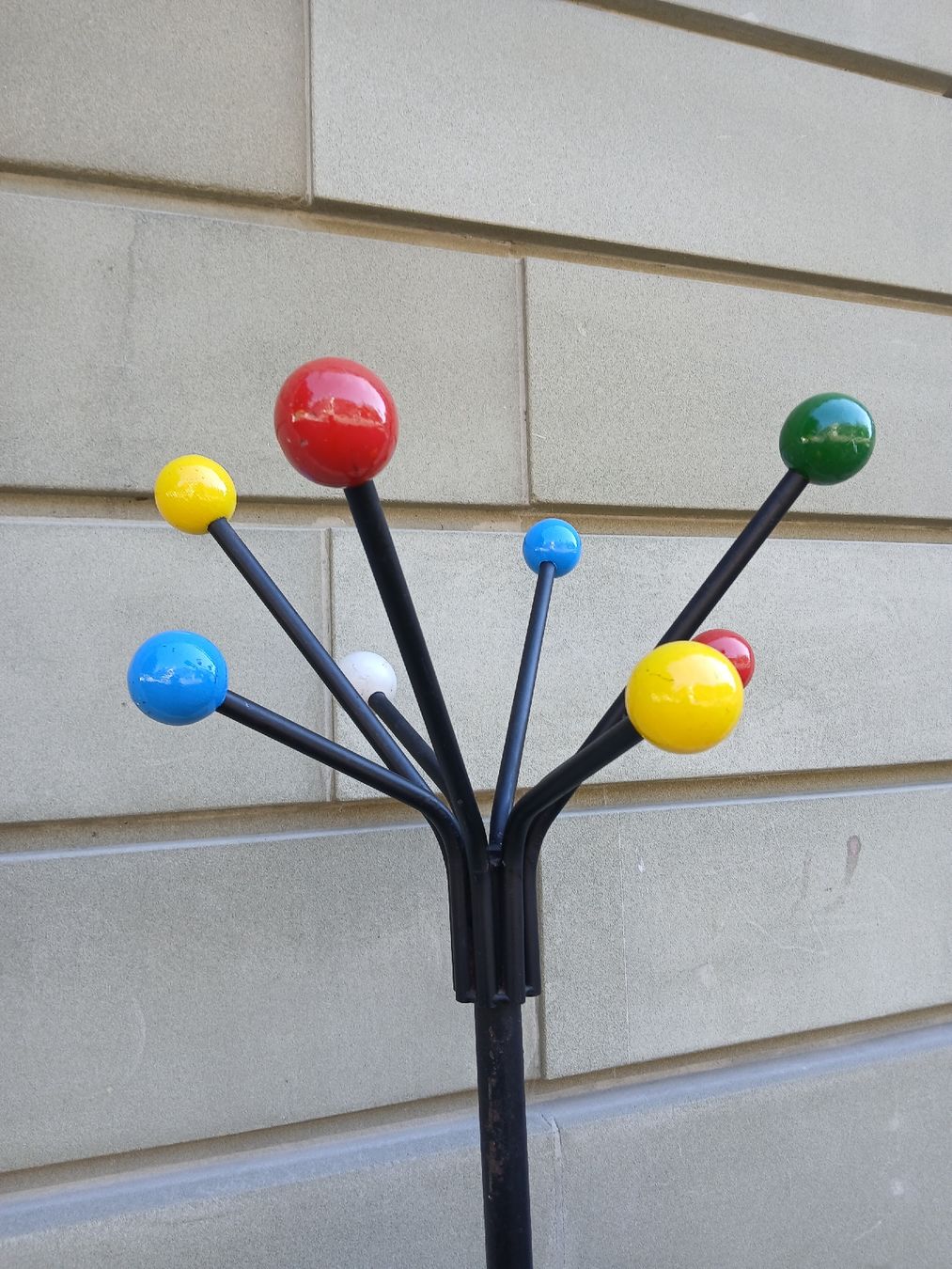 Garderobe: Sputnik Kleiderständer, Mid-century modern – Gebraucht aus Bern von MattePostBrocki