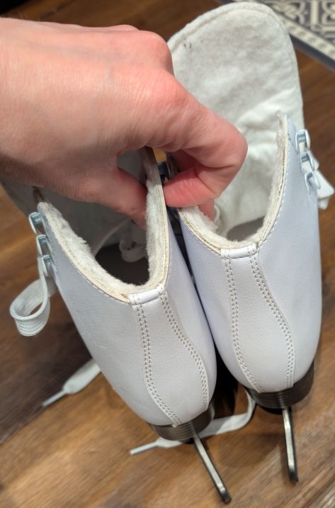 Pattini da ghiaccio: Schlittschuhe weiss, Gr. 31 – Usato da Rudolfstetten venduto da KingLouis88 4