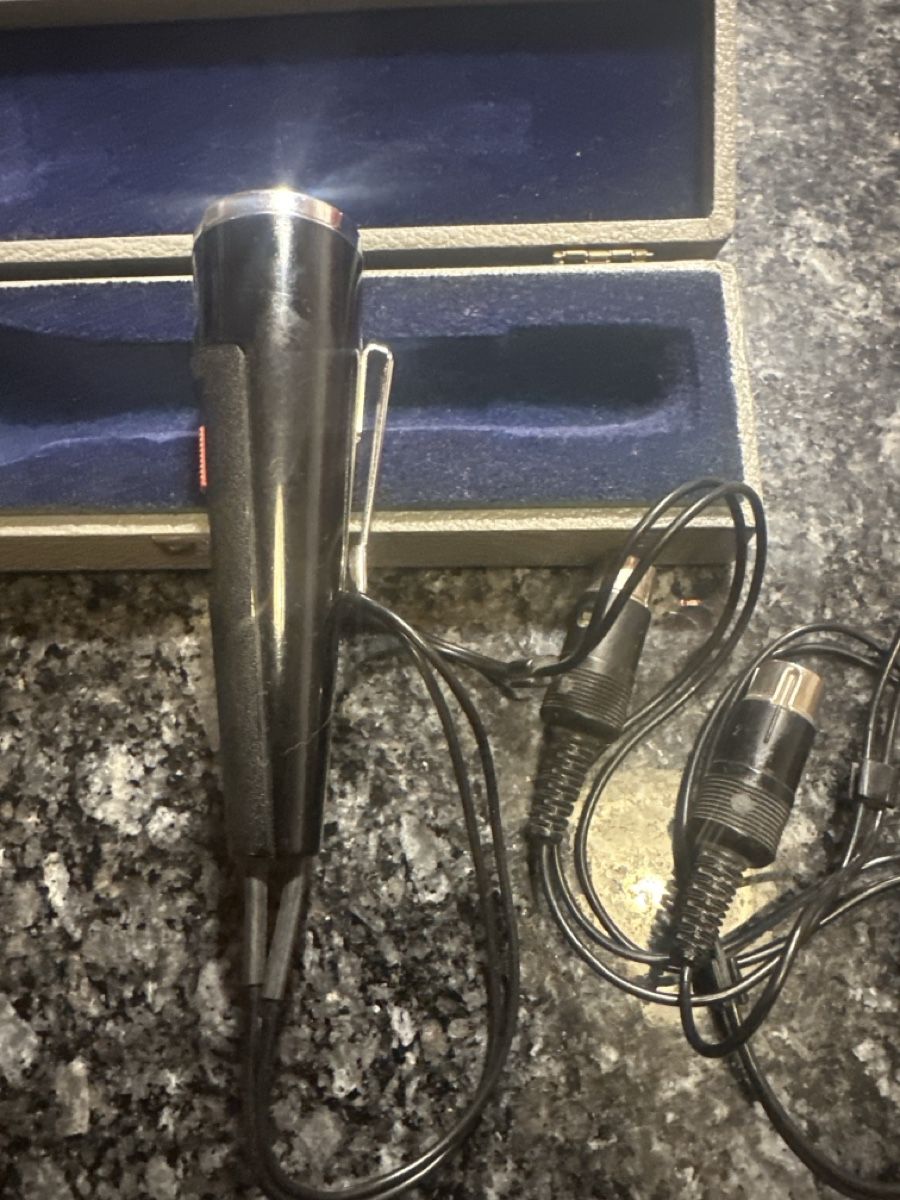 Philips Microphones: Philips Mikrofon mit Kabel und Box – D'occasion à Winterthur par 1122 1
