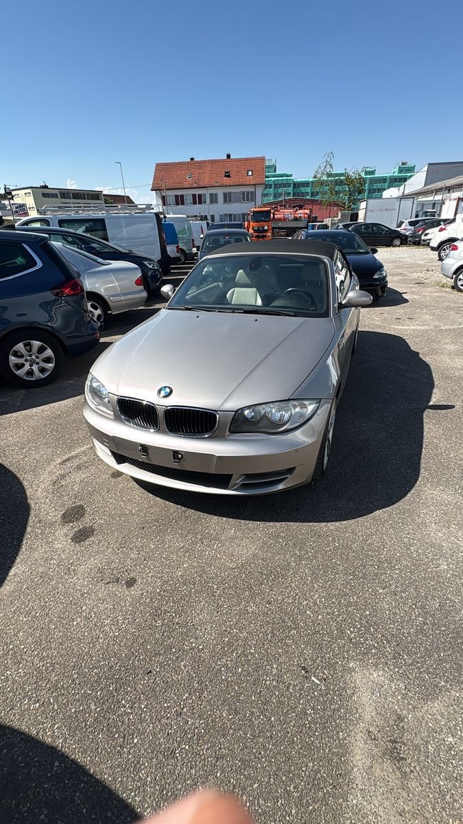 BMW Automobili: BMW E88 120i – Usato da Zürich venduto da mid_6cm7
