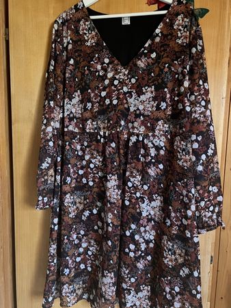 Schönes Kleid Braun