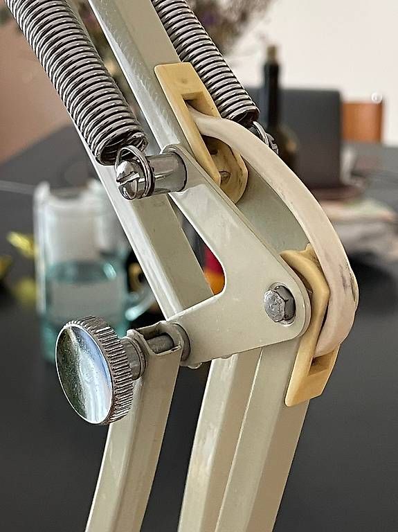Luxo Lampen: Schöne Gelenkarm Leuchte Original Lux – Gebraucht aus Zürich von ber_r6vw 1