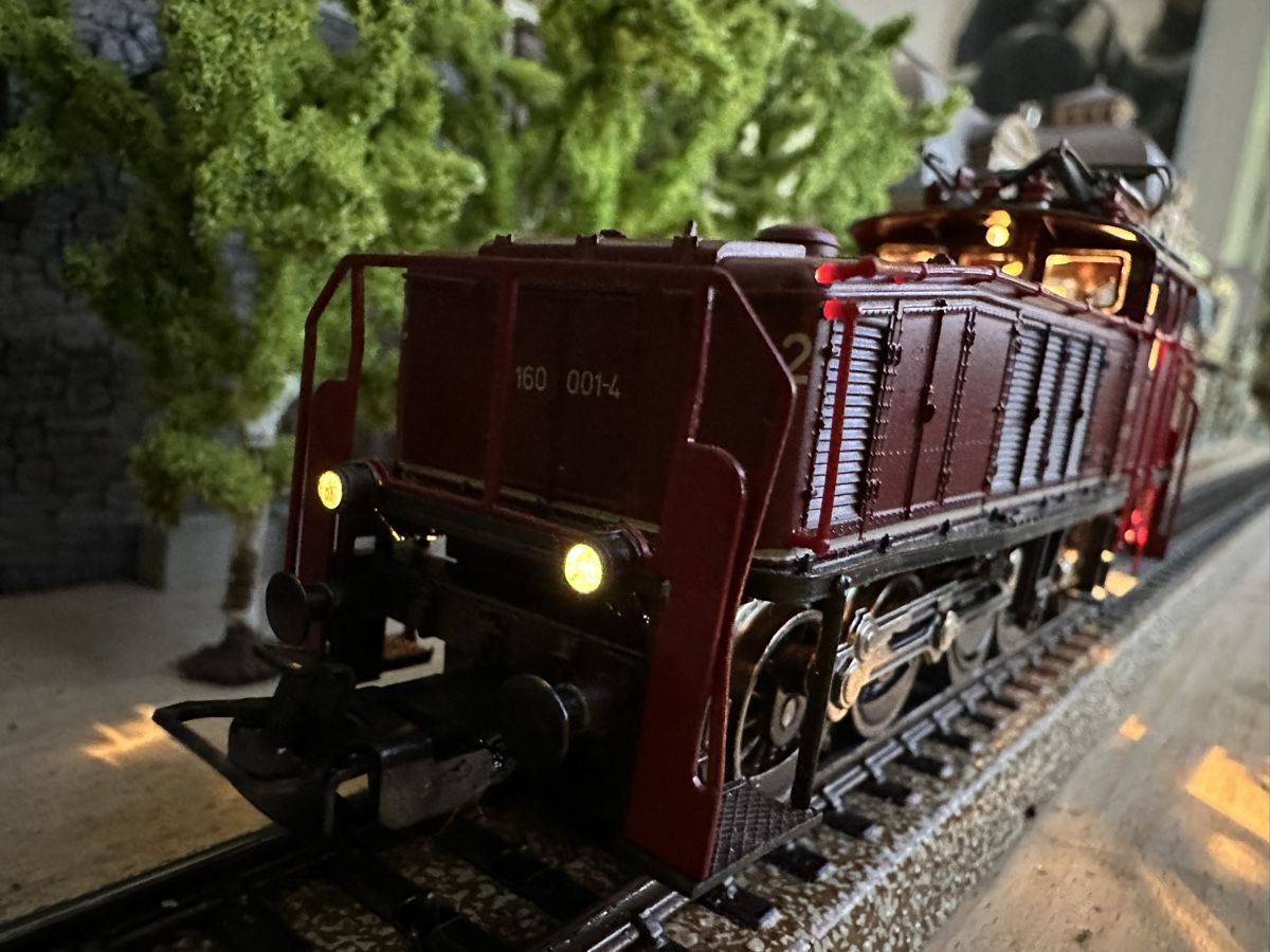 Märklin Modelleisenbahnen: Märklin 3157 DB BR 160 – Gebraucht aus Lupsingen von New-Haven