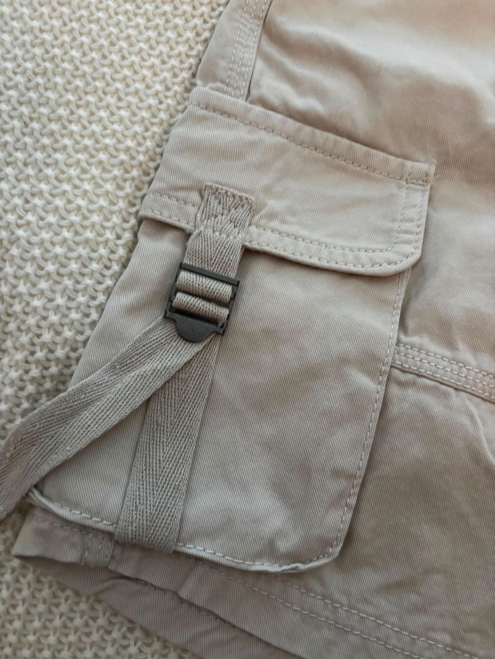 Bershka Pantalons: Kurze Hose. Woman. – D'occasion à Eglisau par Marc_J. 2