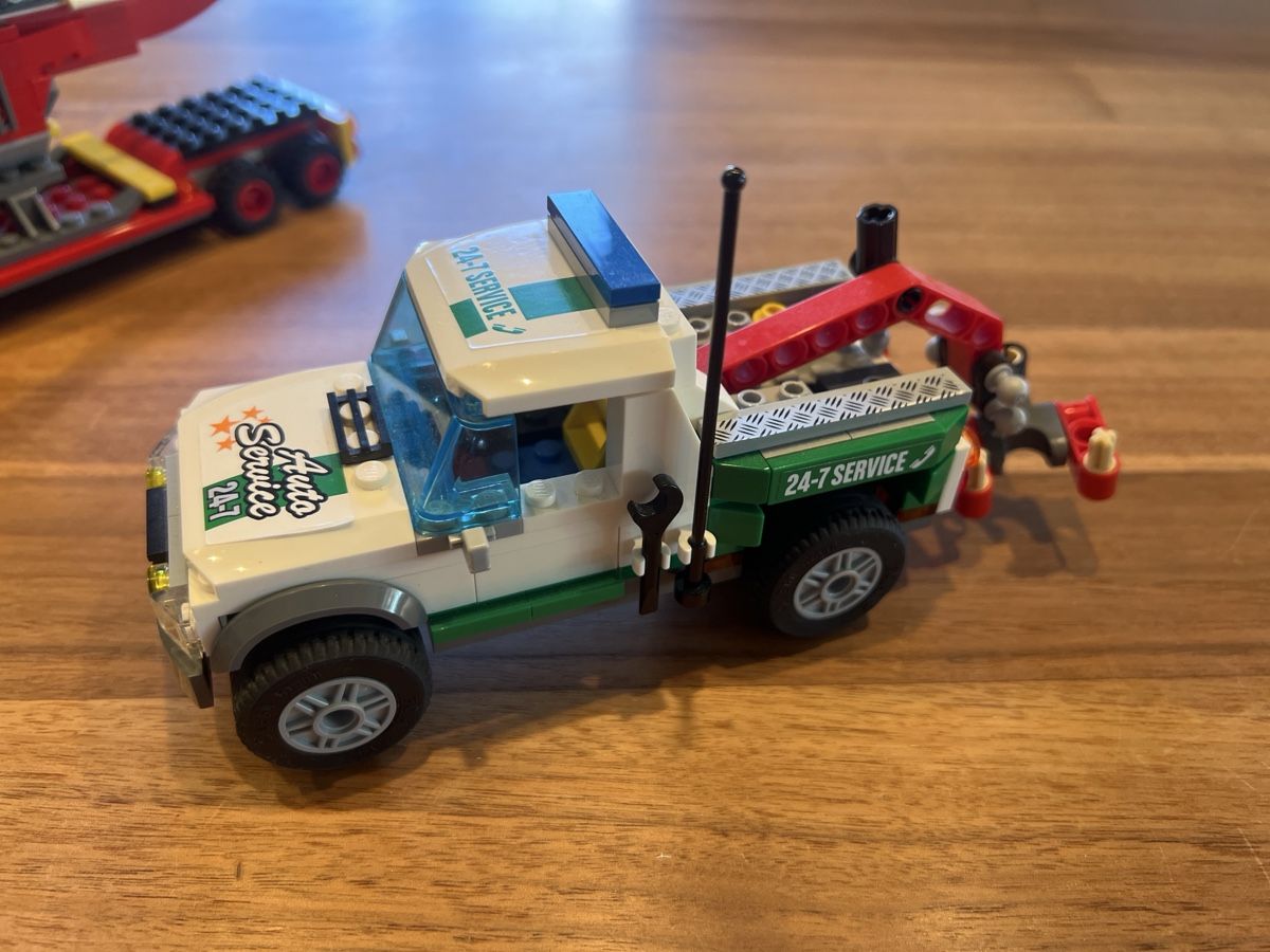 Lego Kit di costruzioni: Lego Helicopter & Tow Truck Set – Usato da Zürich venduto da JuneBaby12 1