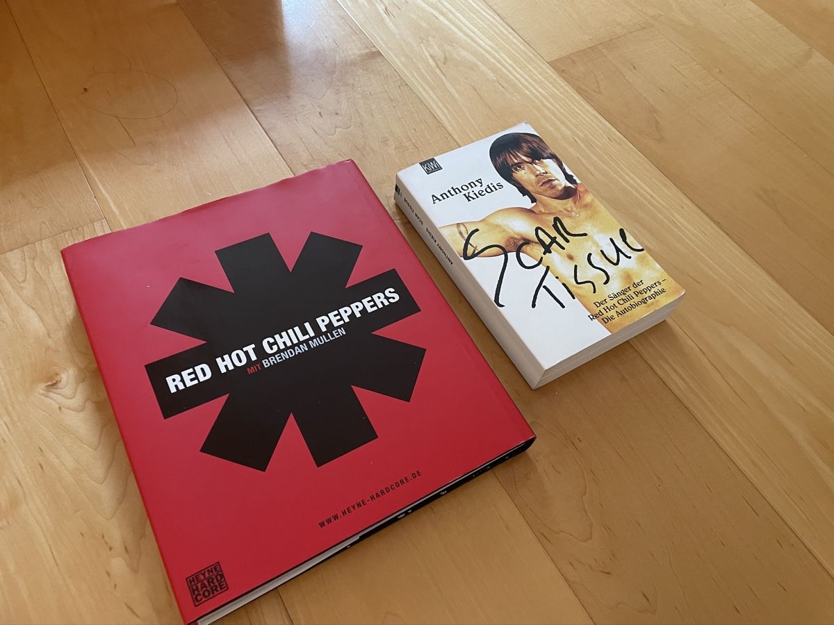Libri: Red Hot Chili Peppers, 2 Bücher – Usato da Maienfeld venduto da formdok 2