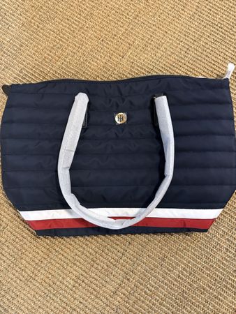 Borsa / Tasce Tommy Hilfiger nuova, spaziosa 44x30cm