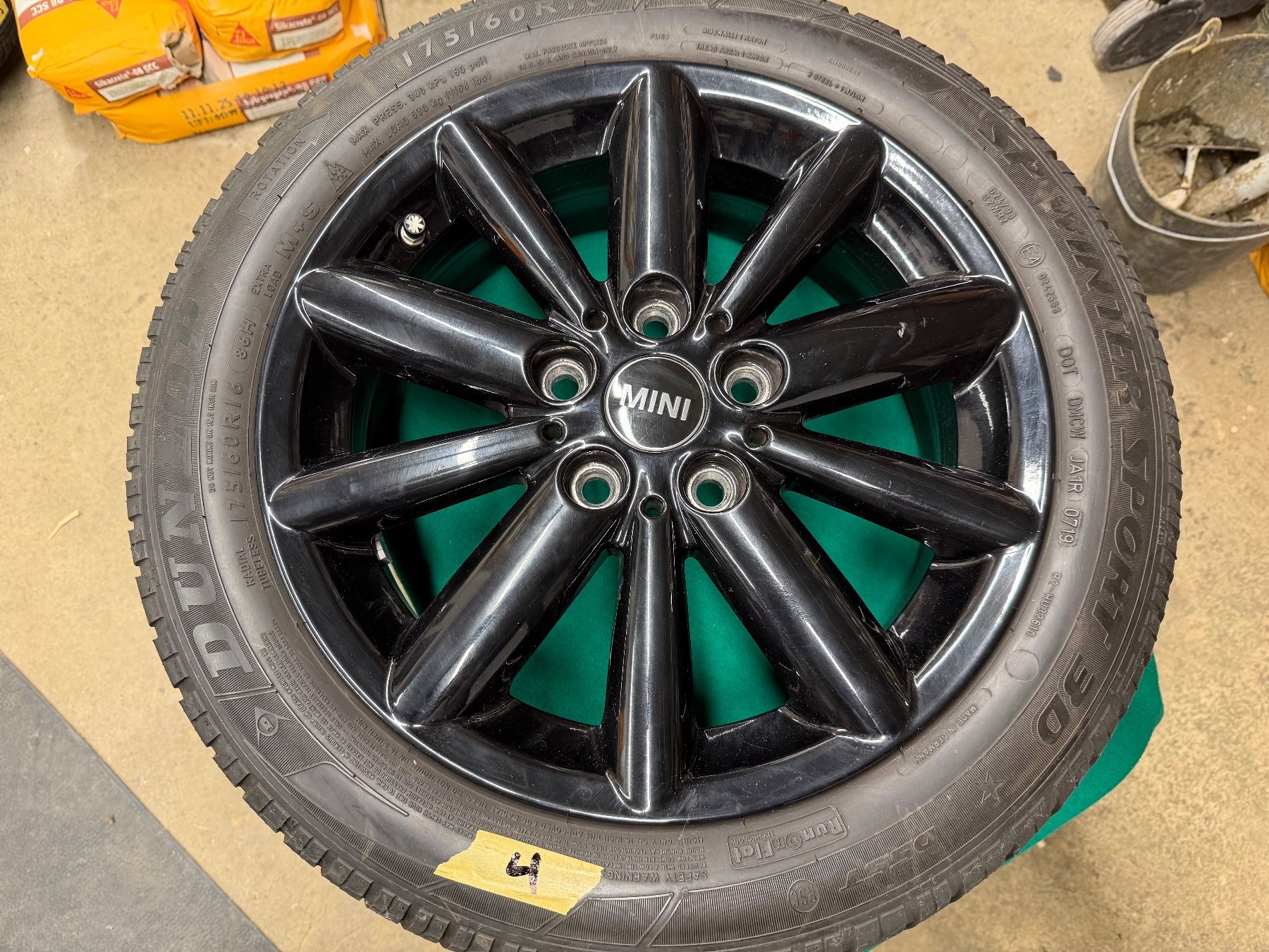 Cooper Cerchioni: Mini Cooper S 3 door Komplett Räder – Usato da Langenbruck venduto da Baerenwiler 1