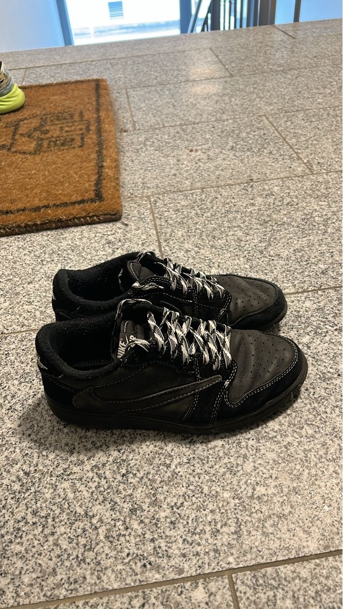 Jordan Scarpe da uomo: Jordan 1 Travis Scott Sneaker – Usato da Kriens venduto da lor_2x76