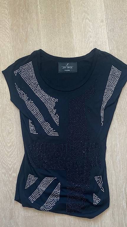 T-Shirts: Hochwertiges Shirt mit Strasssteinen – Gebraucht aus Steckborn von theresa87 1