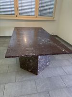 Esstisch aus Stein