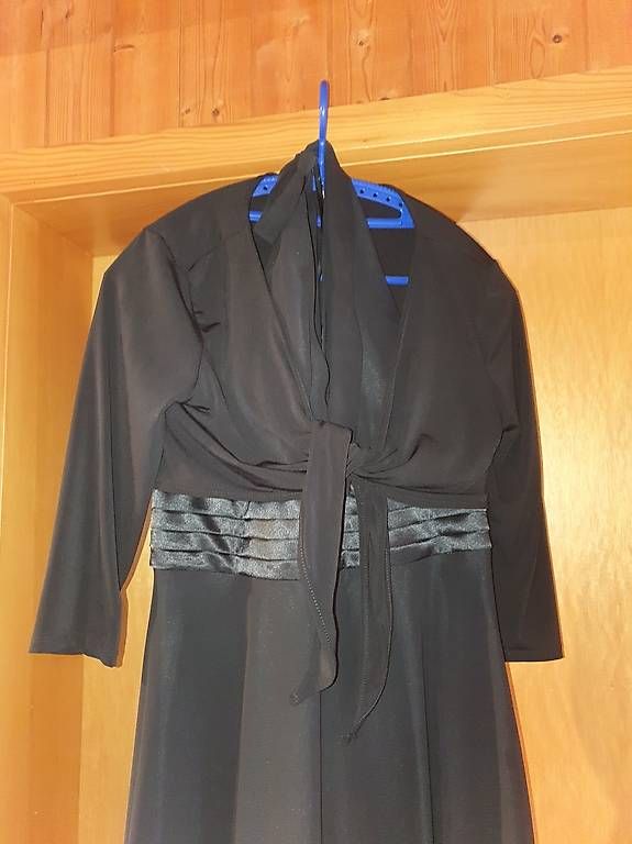 Kleider: Schwarzes kleid / rock polero – Gebraucht aus Häutligen von manu-abc