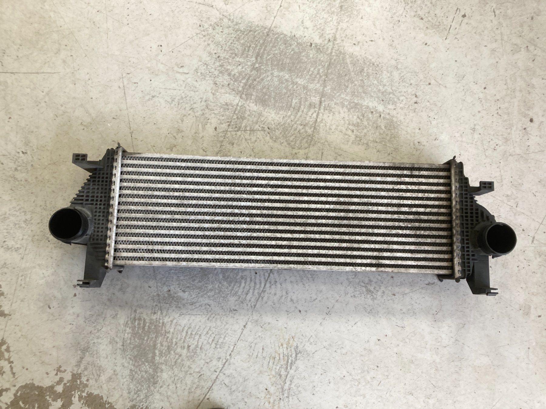 Jeep Tutti pezzi di ricambio auto: Jeep Grand Cherokee 3.0 CRD Ladeluftkühler – Usato da Cham venduto da WB2223 1