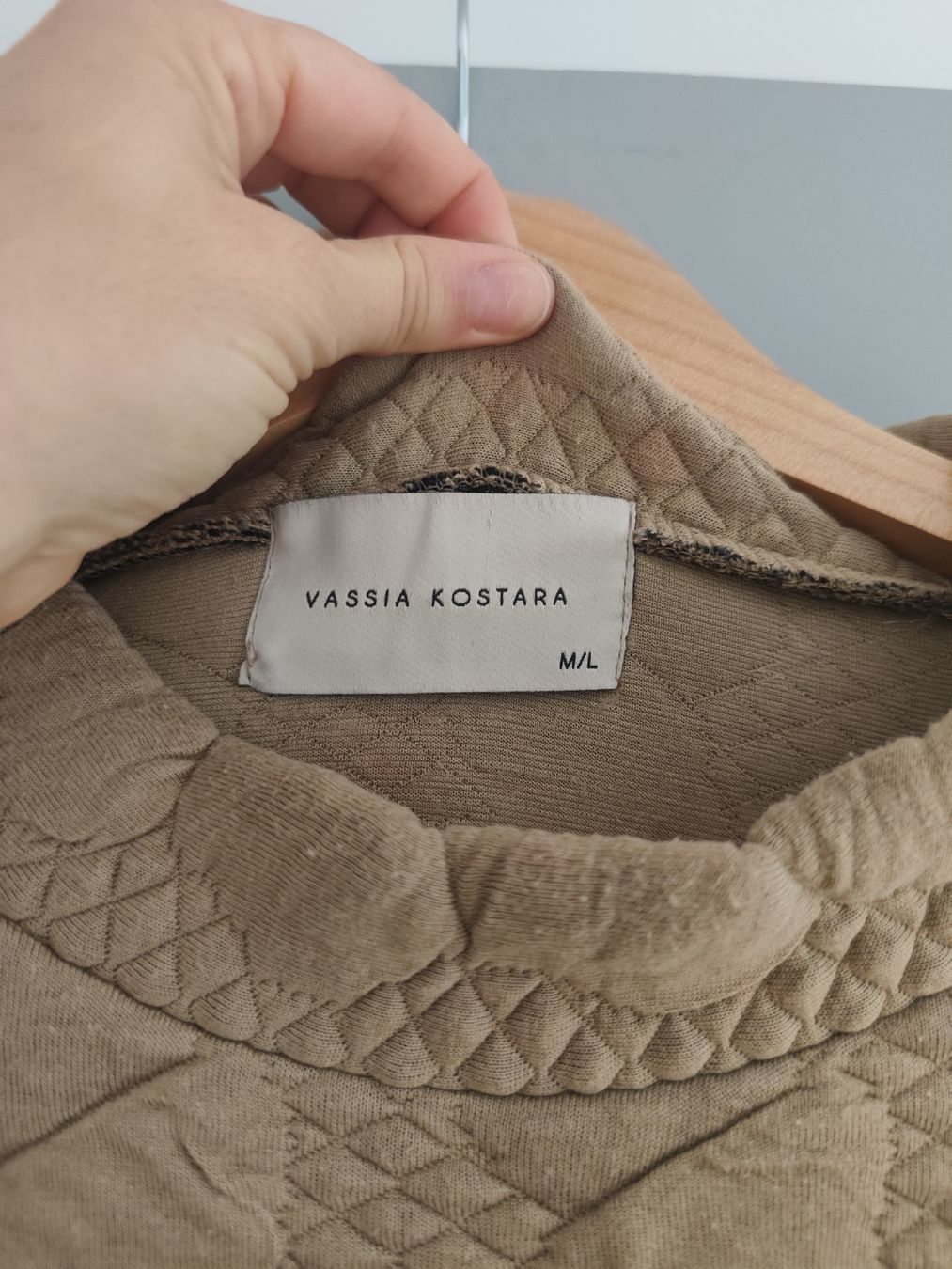 Pulls & Sweat-shirts: Vassia Kostara Pullover beige Grösse M/L gesteppt – D'occasion à Wettingen par TatjanaFrei