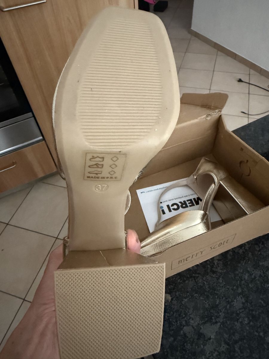 Scarpe da donna: Merry Scott gold platform heels size 37 – Nuovo e nell'imballaggio originale da Baar venduto da Gar_f9sz 3