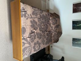 Bett aus Holz mit kippbaren Lattenrost