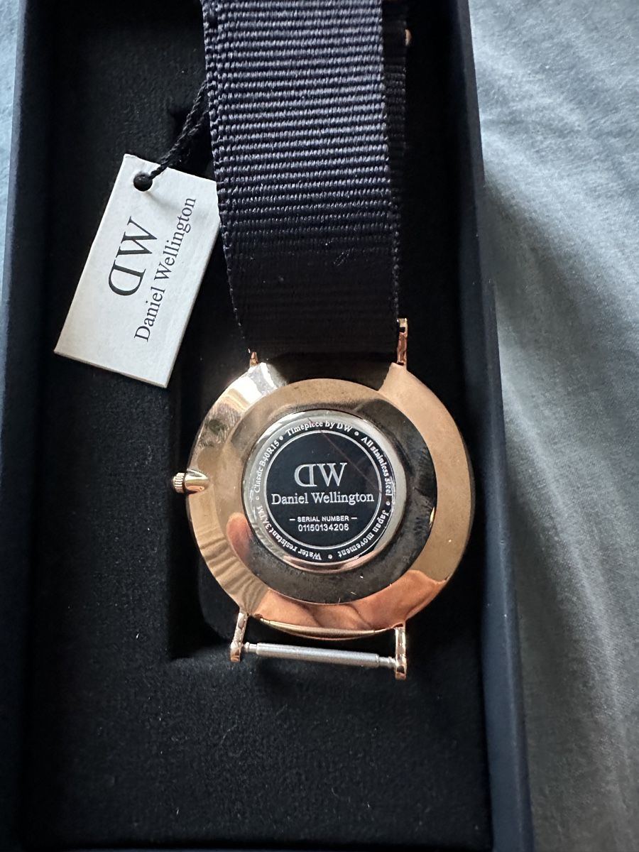 Daniel Wellington Orologi: Daniel Wellington Uhr – Nuovo (secondo la descrizione) da Frauenfeld venduto da polyana.sb 1