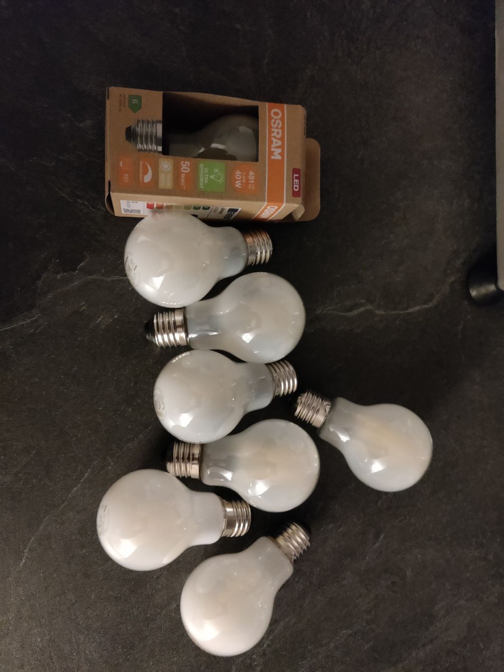 Osram Lampen: LeuchtmittelLED Osram E27 40W, 8stk. neue and dimmer – Neu und originalverpackt aus Schlieren von Graziagra