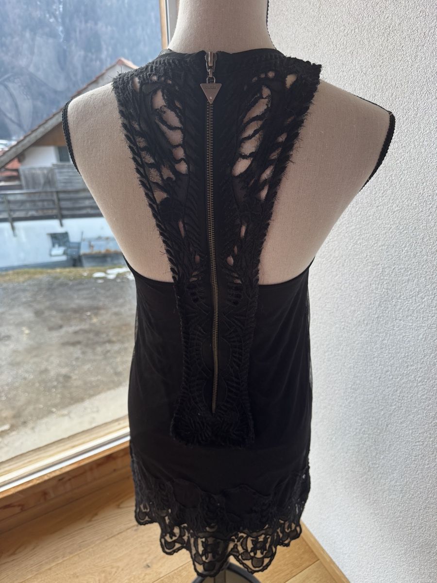 Guess Kleider: Schickes, schwarzes Guess Kleid mit Spitze, Grösse S – Gebraucht aus Schiers von lenisenka 3