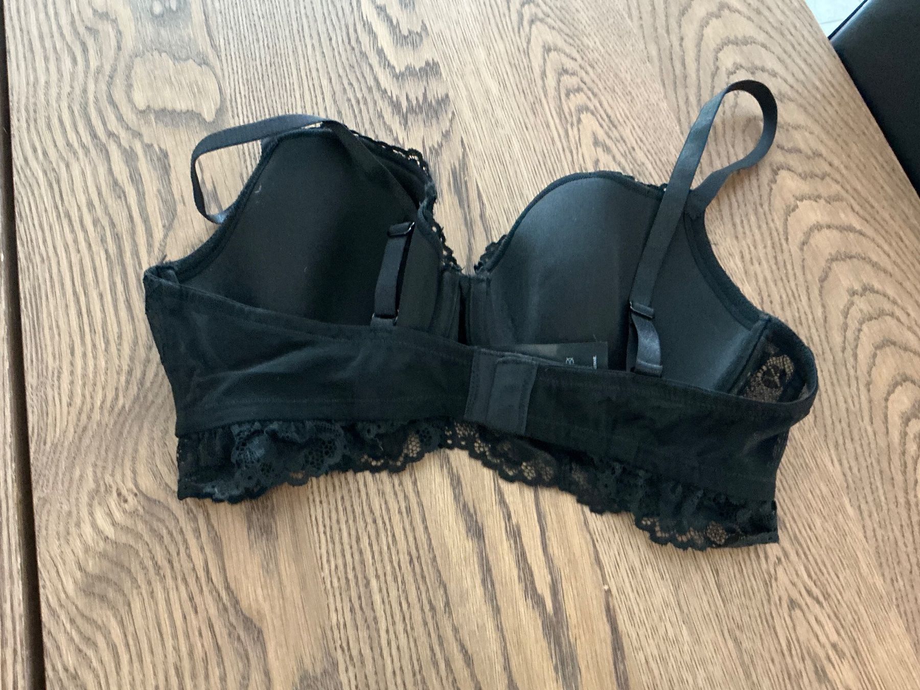 Altra biancheria intima: Schwarzer Spitzen-BH von H&M, Grösse 80C, – Usato da Würenlos venduto da Chicca2004 1