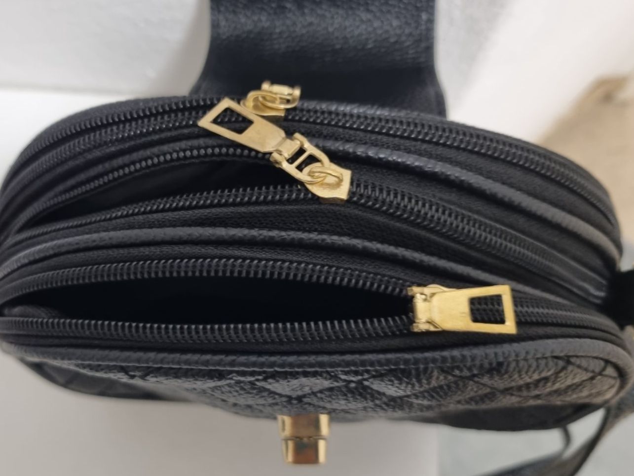 Borse da donna: Tasche, Umhängetasche schwarz  neu – Nuovo e nell'imballaggio originale da geroldswil venduto da Gumball1 3