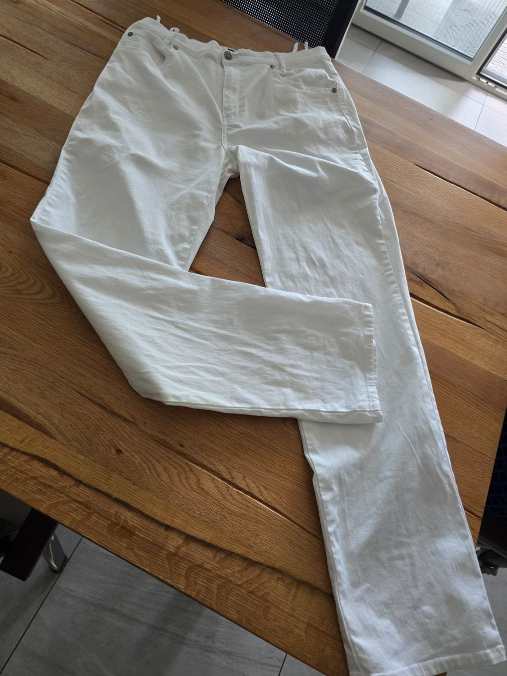 Jeans: SCHÖNE WEISSE JEANS GRÖSSE 42 – Usato da Möriken AG venduto da rowyta