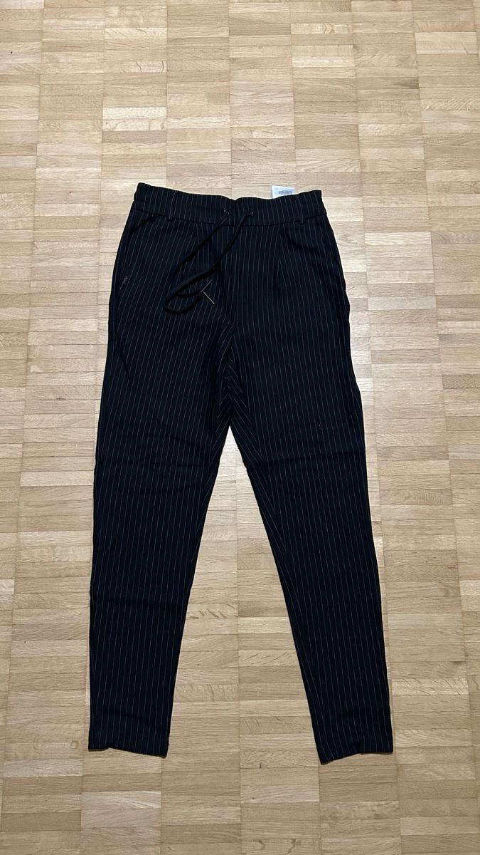 Pantaloni: Stoffhose gestreifft  – Usato da Thun venduto da SelinaW1995