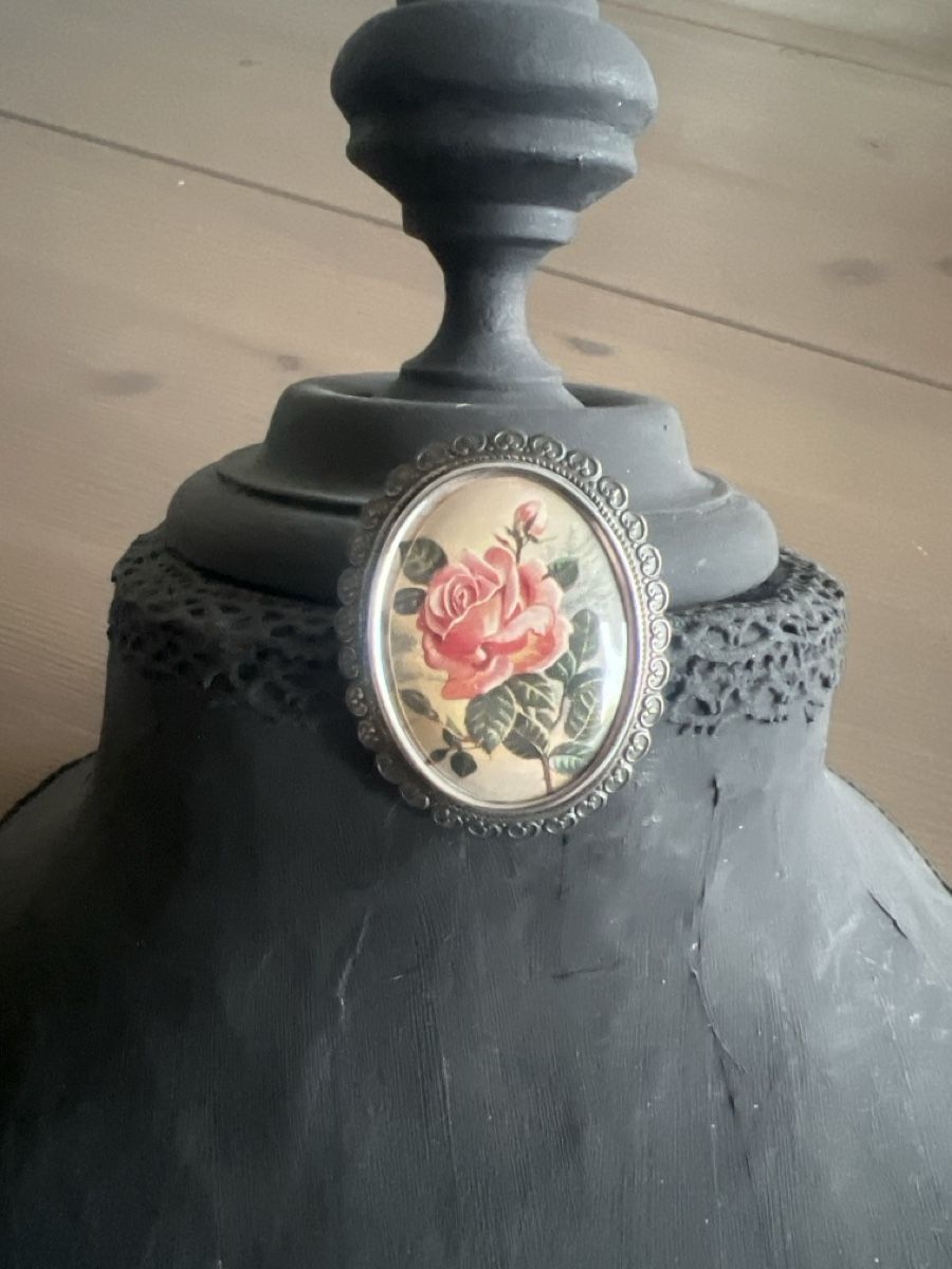Broches & Aiguilles: Wunderschöne Brosche mit Rosenmuster – D'occasion à Seon par Sunny-Schmuck78