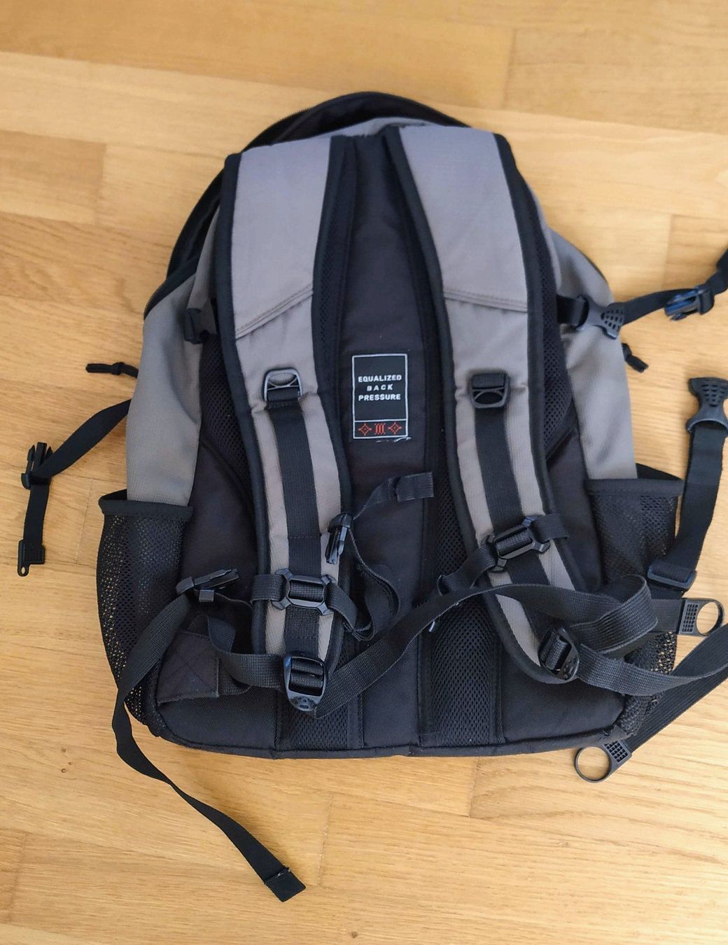 Zaini: Grand sac à dos très pratique – Usato da Carouge GE venduto da for_8yym 8