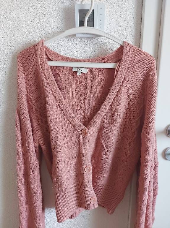 Vestes: C&A cardigan Medium – D'occasion à Peseux par kom_zgb9