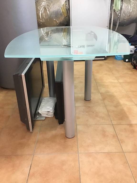 Tavoli: Glastisch mit schöner Schiffsbodenform – Usato da Fisibach venduto da zebra17 2