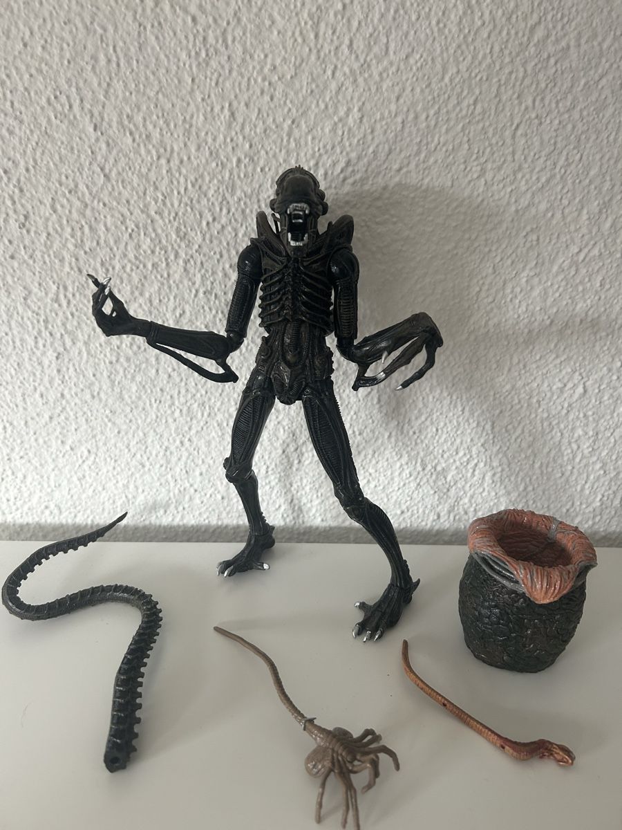 Figuren: Neca Alien Figur Horror + Michael Myers – Gebraucht aus Kriens von