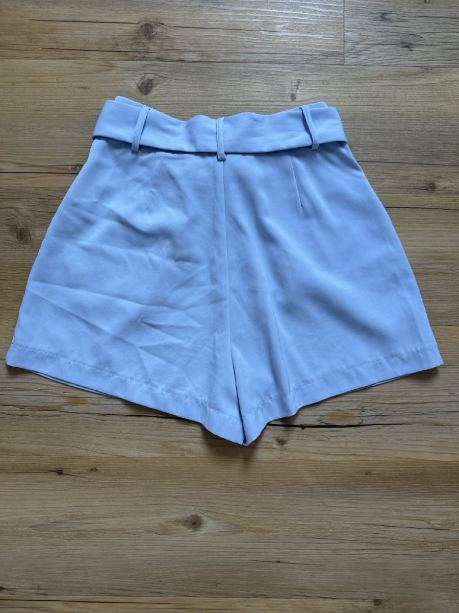 Pantaloni: AMISU Damen Shorts Grösse 34 hellblau mit Gürtel – Usato da Buchs AG venduto da Dasmusstduhaben 3
